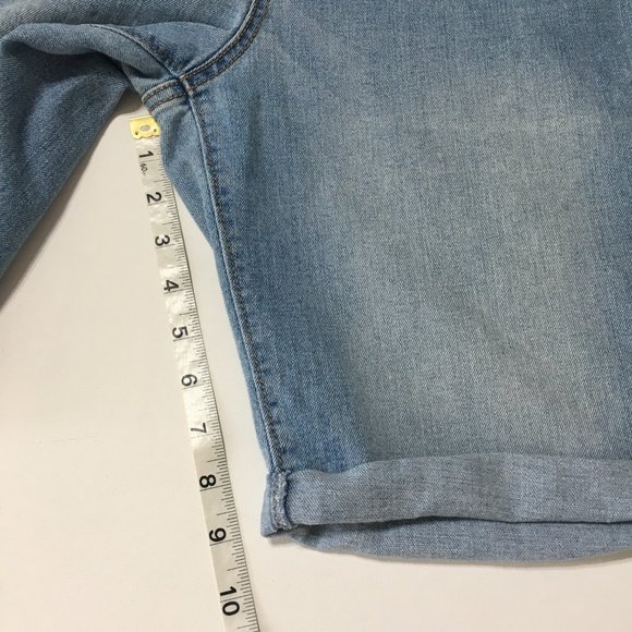Old Navy 9" Curvy Profile Denim Jean Shorts Size 6 Mid Rise - Picture 10 of 11